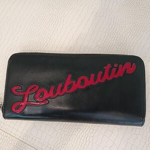 💋 Christian Louboutin Signature Zip Around Wallet *LIKE NEW